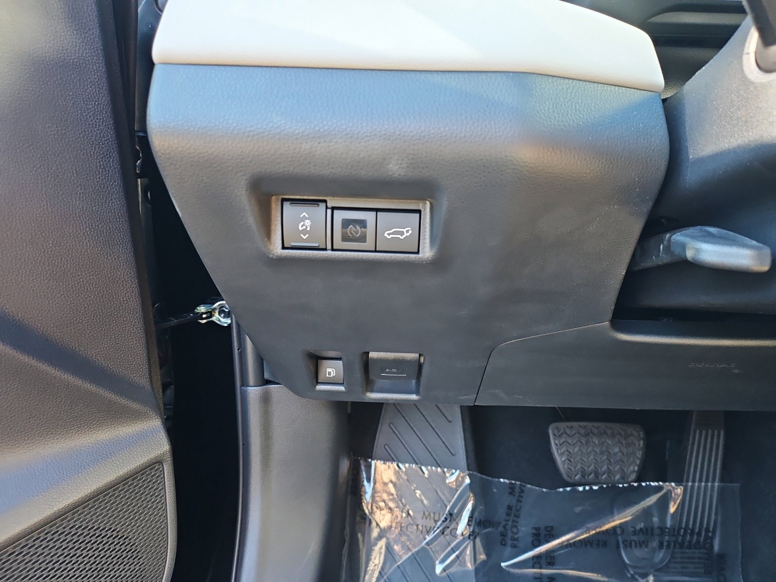 Used 2026 Toyota RAV4 XLE Premium AWD/4WD image 33