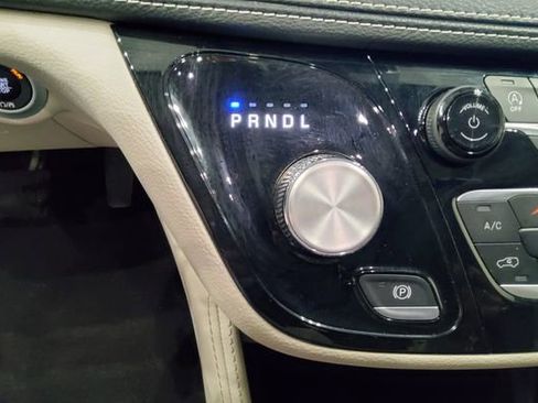Used 2023 Chrysler Pacifica Limited FWD image 29