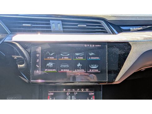 Used 2023 Audi e-tron Chronos image 21