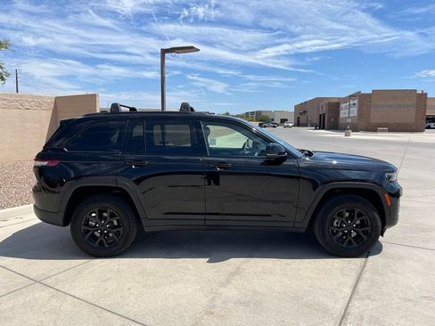 Certified 2024 Jeep Grand Cherokee Altitude AWD/4WD image 6