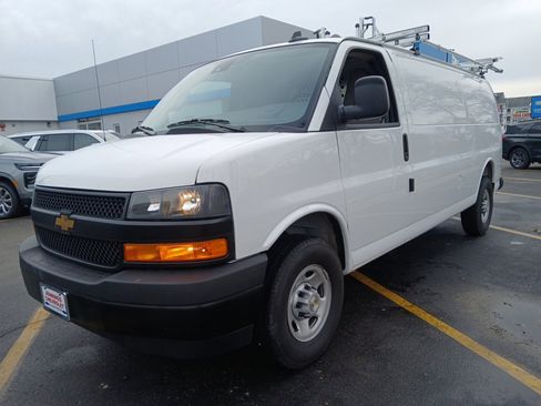 Used 2025 Chevrolet Express 2500 Extended w/ Communications Package image 6