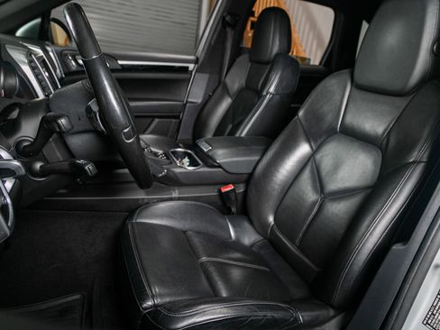 Used 2012 Porsche Cayenne AWD/4WD image 6
