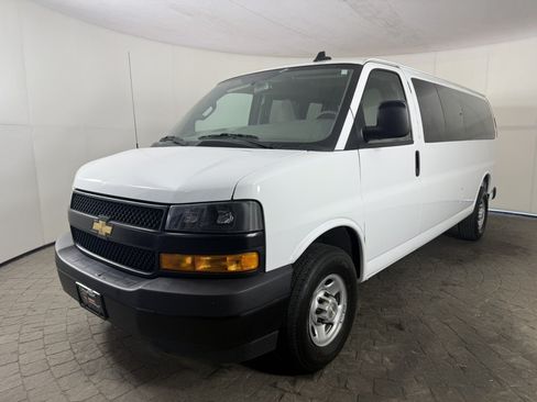 Used 2025 Chevrolet Express 3500 LS RWD image 3