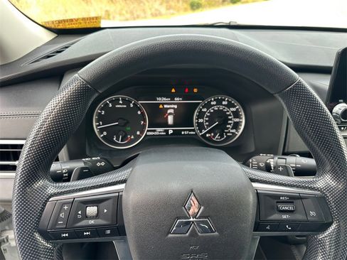 Used 2022 Mitsubishi Outlander ES image 17