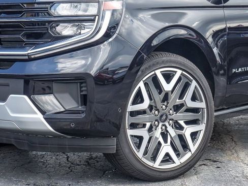Certified 2025 Ford Expedition Platinum w/ Platinum Ultimate Package AWD/4WD image 4
