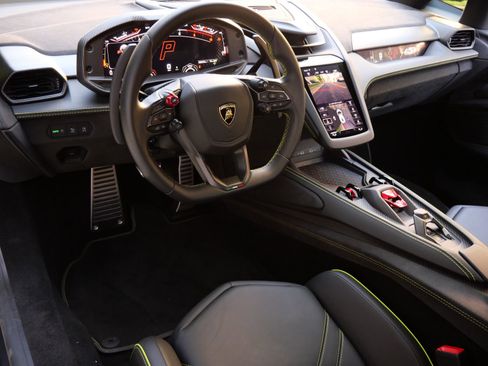 Used 2025 Lamborghini Revuelto AWD/4WD image 24