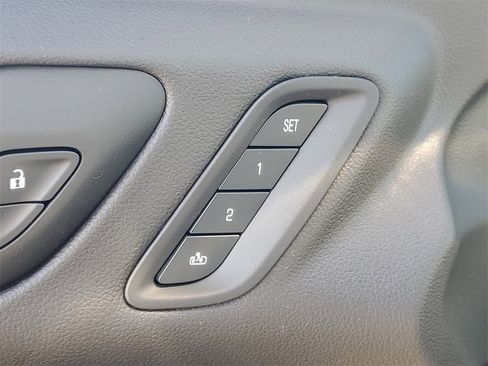 Used 2023 GMC Acadia SLT w/ Preferred Package image 18