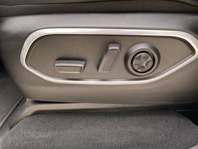 Used 2025 Jeep Wagoneer 4WD image 12