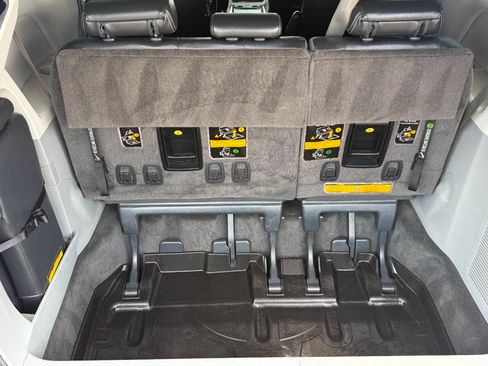 Used 2012 Toyota Sienna SE FWD image 17