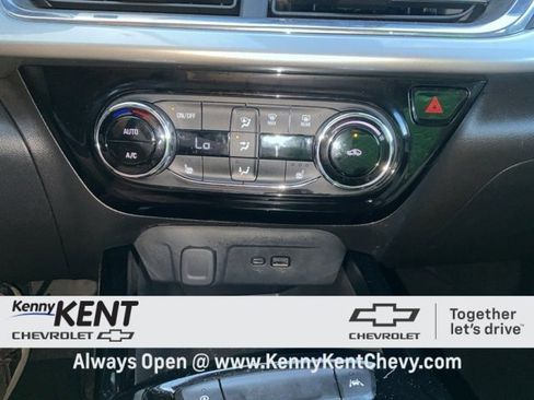 Certified 2025 Chevrolet Trax LT w/ LT Convenience Package image 24