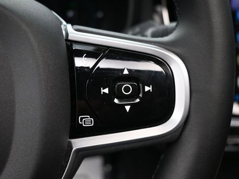 Used 2023 Volvo S60 T8 Ultimate image 18