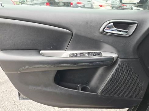 Used 2019 Dodge Journey SE image 25