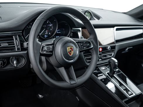 Certified 2023 Porsche Macan AWD/4WD image 23
