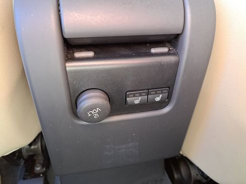 Used 2016 Volvo XC60 T6 Platinum w/ Climate Package image 9