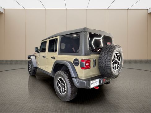 Used 2025 Jeep Wrangler Unlimited Rubicon AWD/4WD image 3