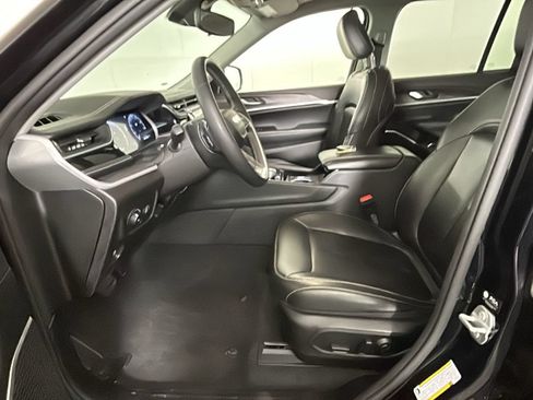 Used 2023 Jeep Grand Cherokee Limited w/ Black Appearance Package AWD/4WD image 14
