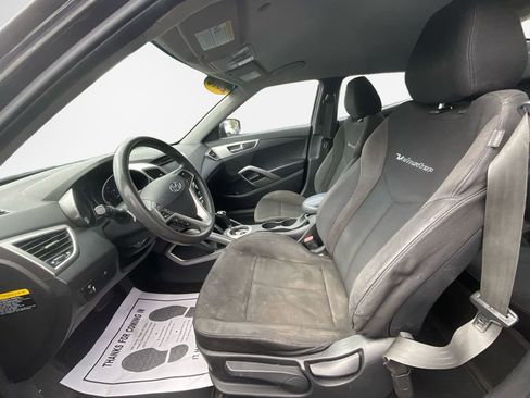 Used 2016 Hyundai Veloster FWD image 12