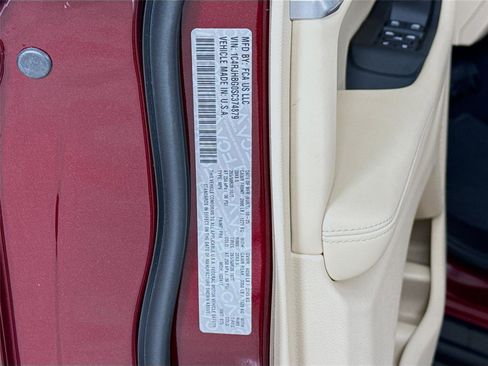 New 2025 Jeep Grand Cherokee Limited image 33