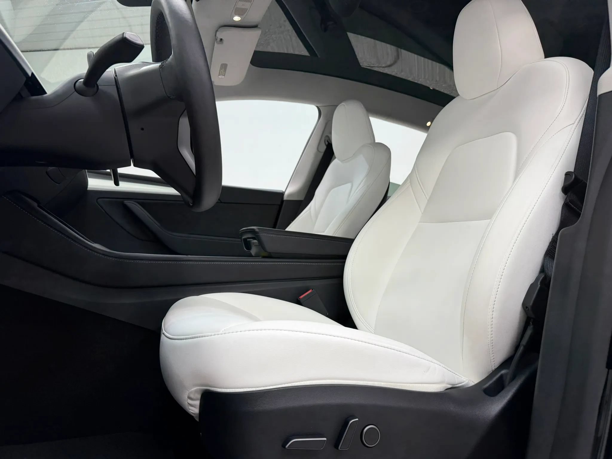 Used 2025 Tesla Model Y Performance AWD/4WD image 15
