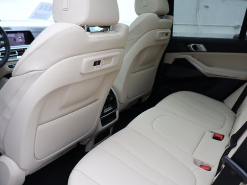 Used 2021 BMW X5 sDrive40i w/ Premium Package image 13