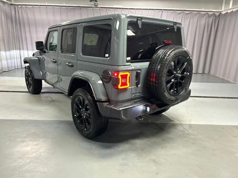 Used 2025 Jeep Wrangler Unlimited Sahara w/ Safety Group image 5