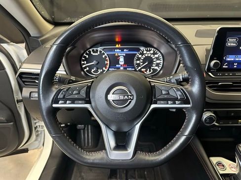 Used 2024 Nissan Altima 2.5 SR FWD image 11
