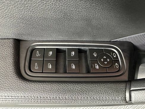 Certified 2025 Porsche Cayenne AWD/4WD image 18