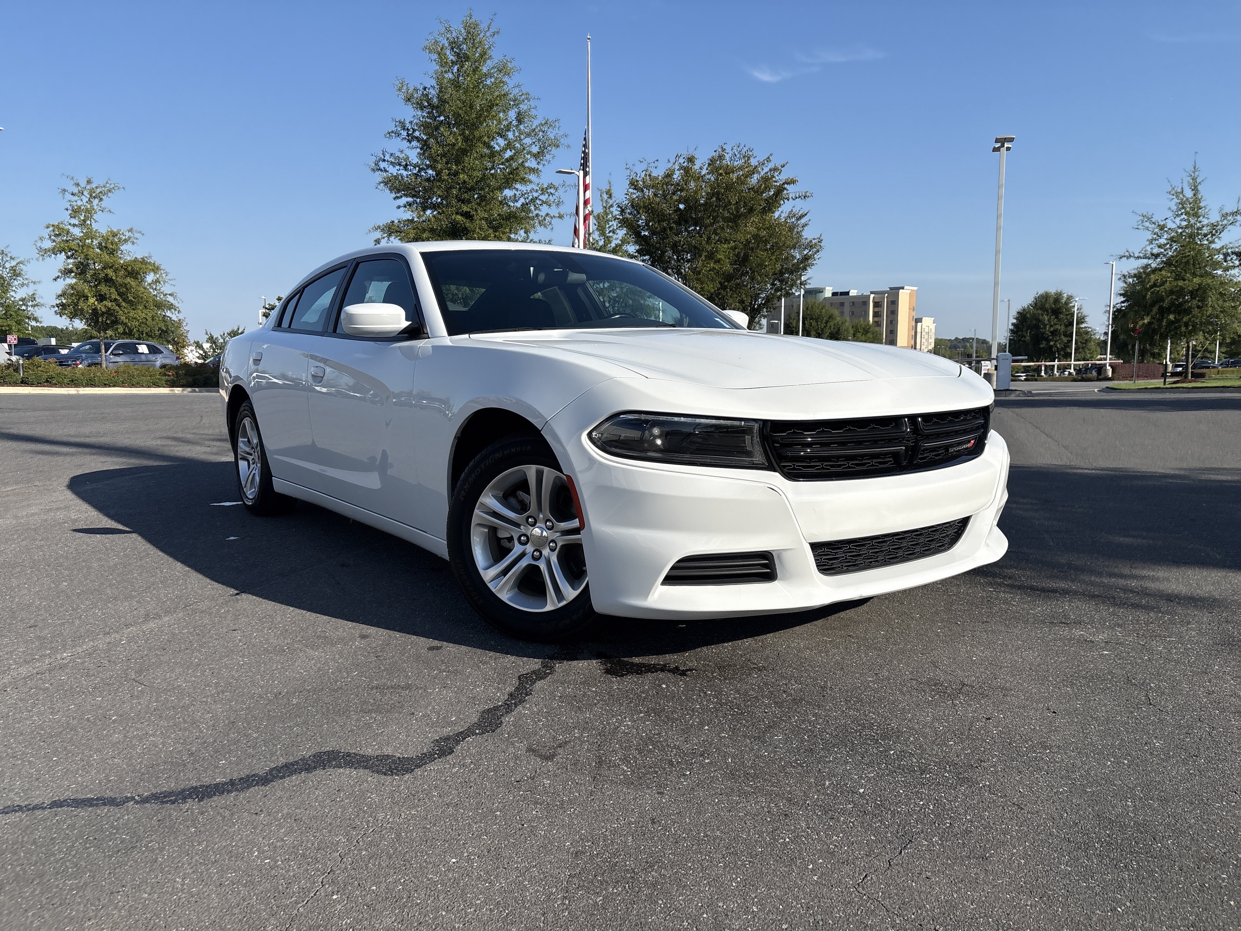 Used 2022 Dodge Charger SXT RWD image 2