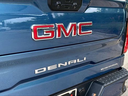 Used 2024 GMC Sierra 1500 Denali w/ Technology Package AWD/4WD image 10