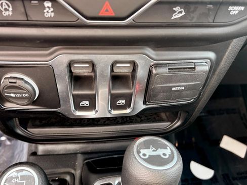 Used 2020 Jeep Wrangler Sport image 21