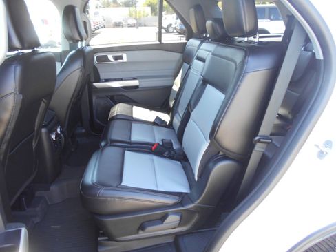 Used 2023 Ford Explorer XLT w/ Equipment Group 202A image 8