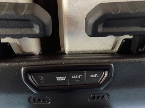 Used 2020 Jeep Gladiator Rubicon AWD/4WD image 7