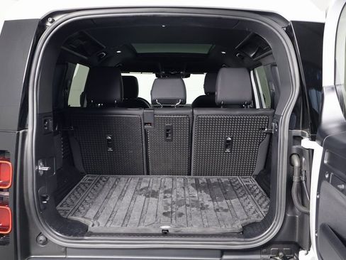 Used 2025 Land Rover Defender 110 S image 14