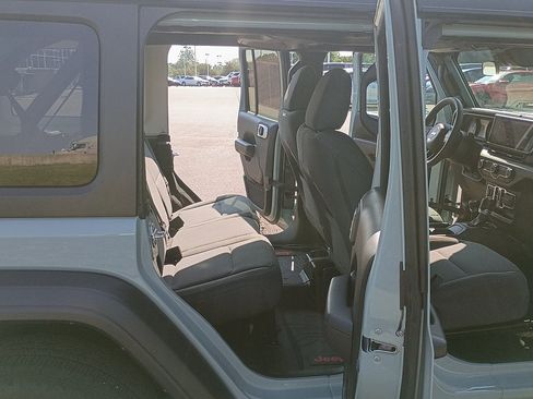 Used 2024 Jeep Wrangler Unlimited Sport AWD/4WD image 16