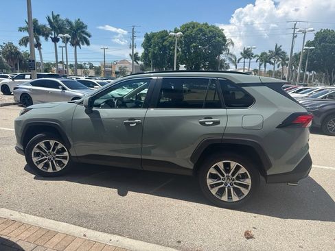 Used 2022 Toyota RAV4 XLE Premium FWD image 5