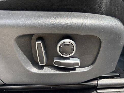 Used 2021 Land Rover Discovery Sport SE image 45