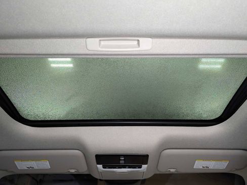 Used 2022 Nissan Sentra SV w/ SV Premium Package image 16