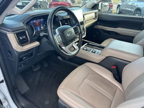 Used 2024 Ford Expedition Limited image 15