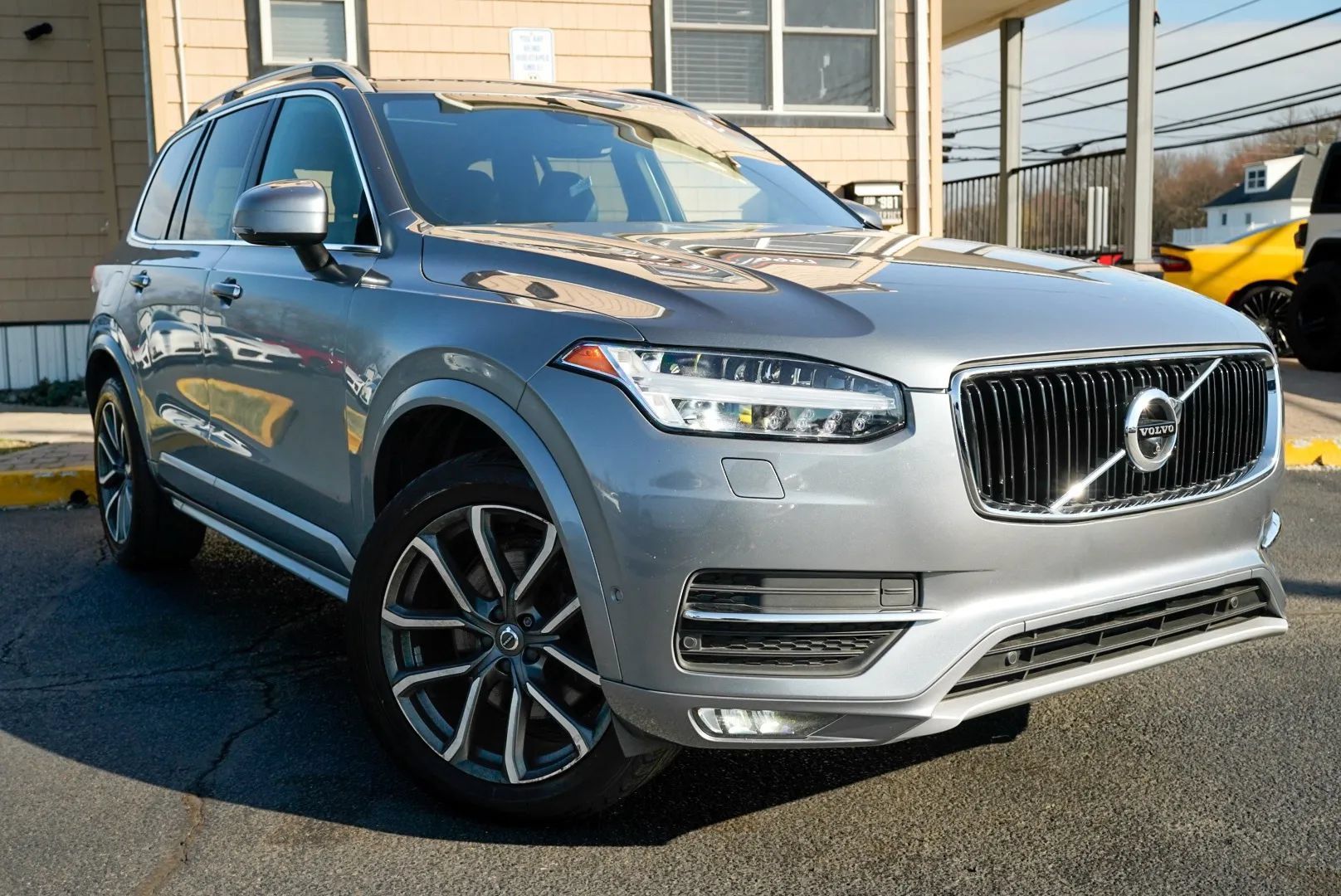 Used 2016 Volvo XC90 T6 Momentum w/ Momentum Plus Package AWD/4WD image 3
