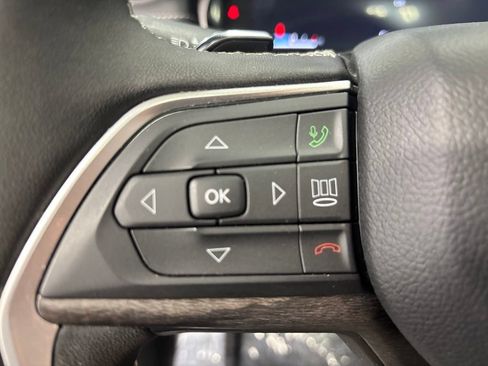 Used 2025 Jeep Grand Cherokee Limited w/ Luxury Tech Group II AWD/4WD image 18