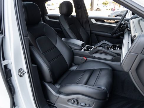 Certified 2026 Porsche Cayenne S AWD/4WD image 45