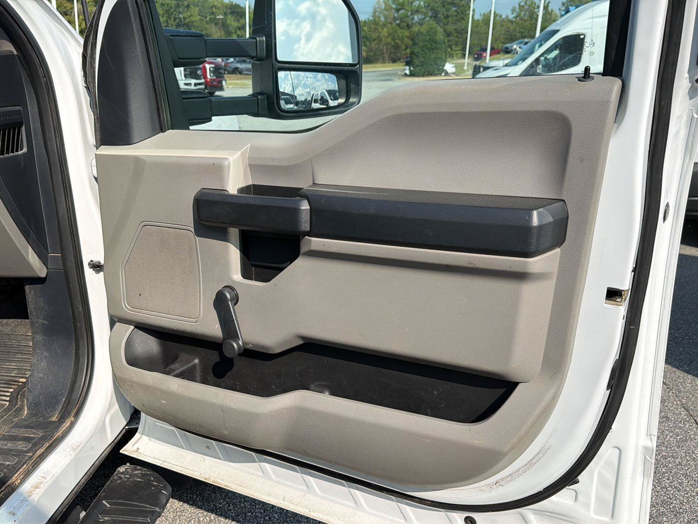 Used 2022 Ford F550 4x4 Crew Cab Super Duty image 13