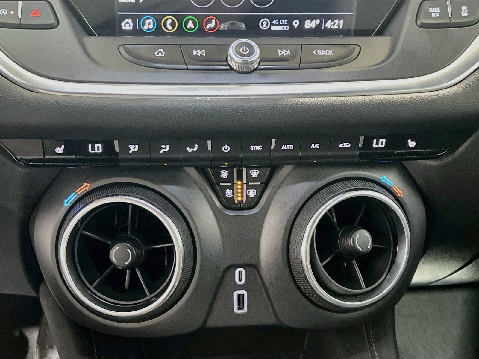 Used 2021 Chevrolet Blazer LT w/ Sound & Technology Package FWD image 11
