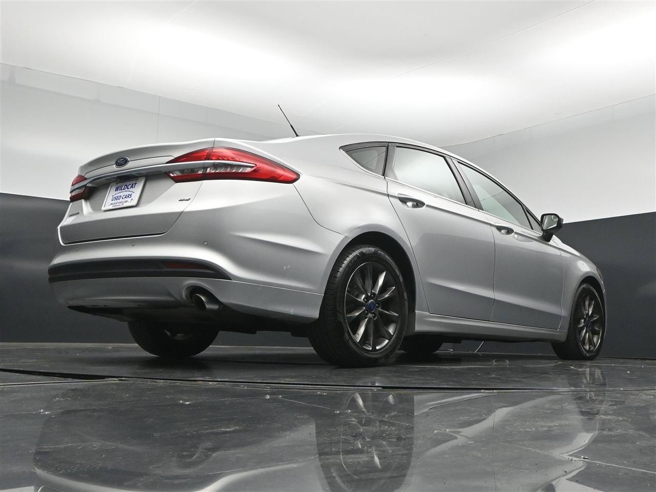 Used 2017 Ford Fusion SE w/ Fusion SE Technology Package FWD image 32