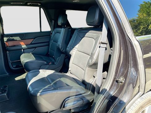 Used 2021 Lincoln Navigator Reserve image 23