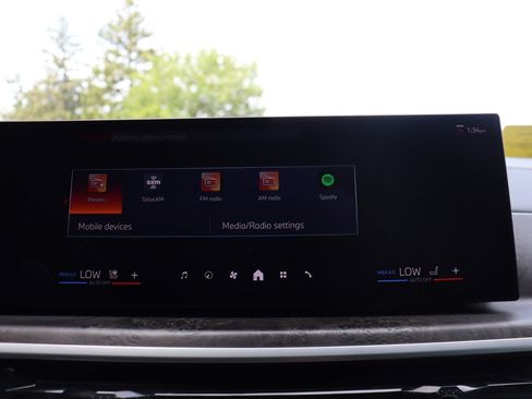 Used 2024 BMW X5 xDrive40i w/ Premium Package AWD/4WD image 33