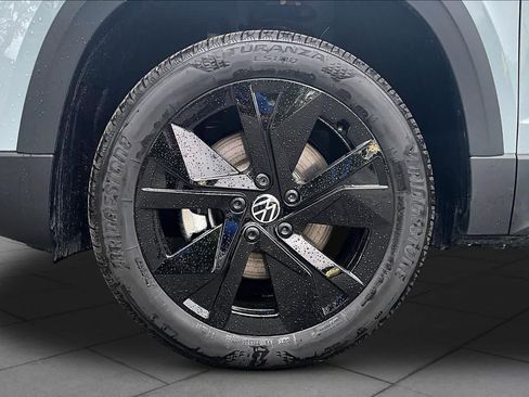 New 2026 Volkswagen Taos SE FWD image 11