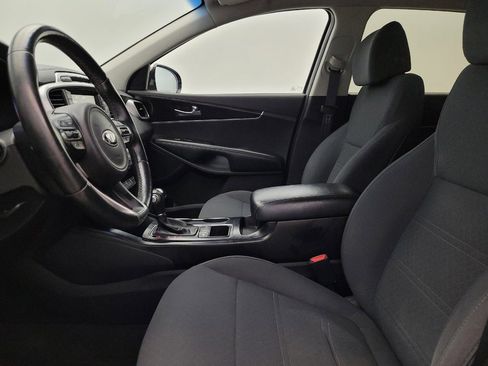 Used 2017 Kia Sorento LX w/ LX Convenience Package image 17