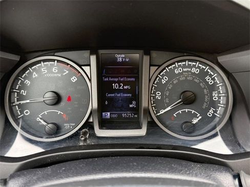 Used 2016 Toyota Tacoma TRD Sport image 19