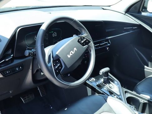 Used 2025 Kia Niro EX Touring FWD image 17
